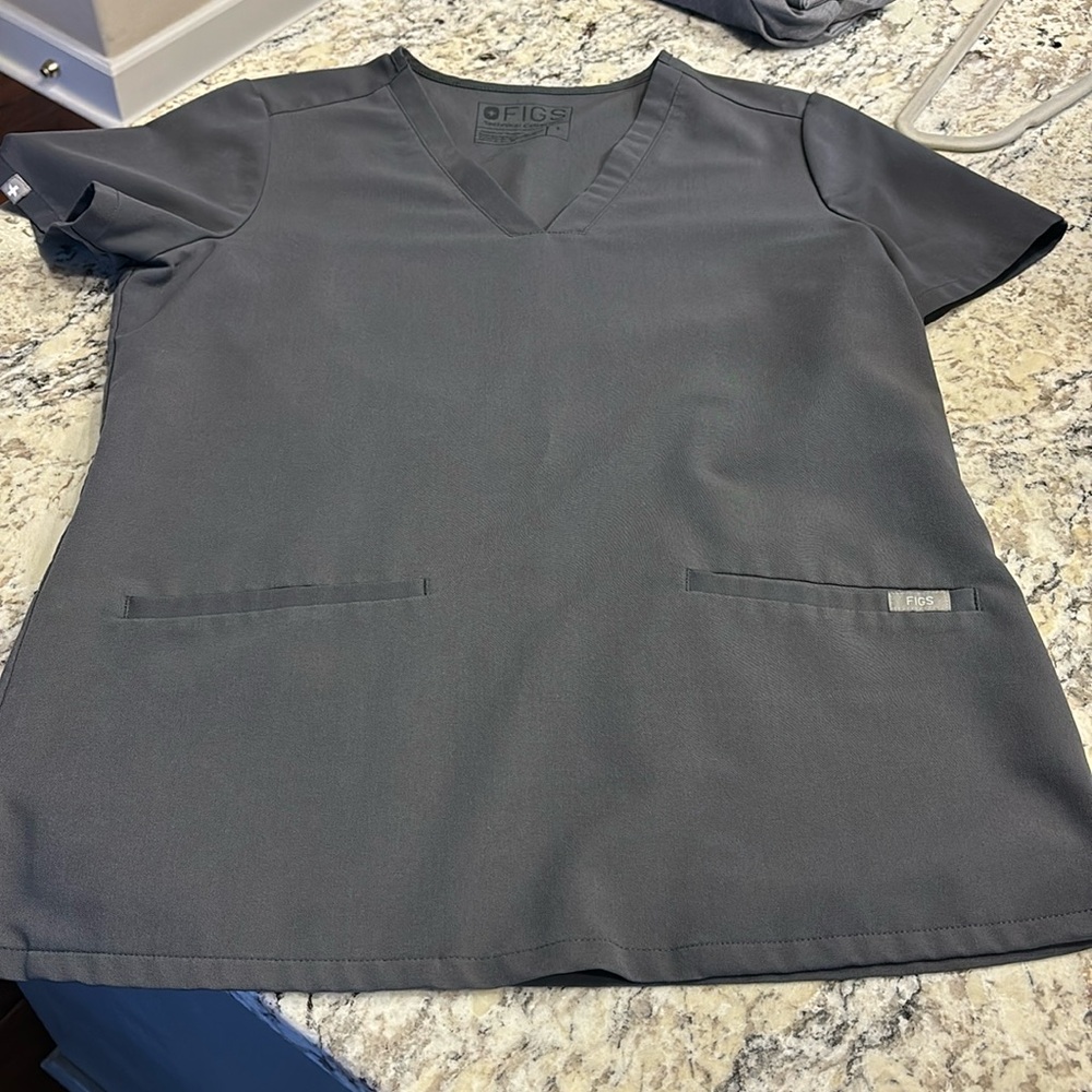 Figs scrub top size small